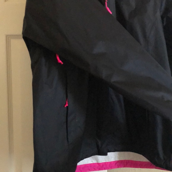 Brand new north face rain jacket. Never worn! (L) - Picture 3 of 3